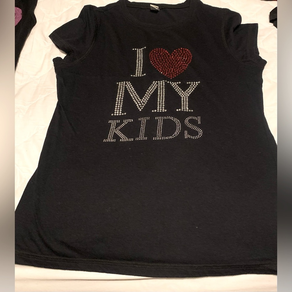 I ❤️my kids TShirt. Size XL. Runs small. Stretches, in great condition.